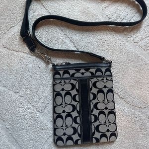 COACH signature messenger swingpack crossbody